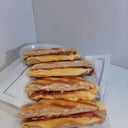Foto de Tostado Casero con Jamon Crudo y Queso