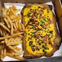 Foto de mila de ternera gringos ( cebolla caramelizada , cheddar , panceta )