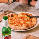 Foto de Pizza Especial + Stella Artois x 975Ml