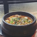 Foto de 차돌된장찌개  Dwenjangjjigae con carne