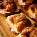 Foto de Una Medialuna Rellena con jamón y queso + Café