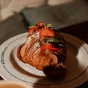 Foto de  Croissant relleno con ganache de chocolate blanco