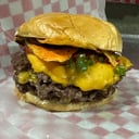 Foto de mexican burger simple ( medallon, cheddar, mayo palta, nechos, pico de gallo, opcional papas comunes o papas congeladas )