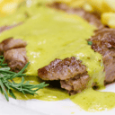 Foto de pechito de cerdo con guarnición a elección