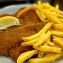 Foto de Milanesa de pollo con papas bastón