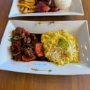 Foto de LOMO SALTEADO DE LA CASA OPCION RISOTTO O FETU. HUANCAINA