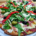 Foto de pizza jamon crudo