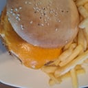 Foto de Hamburguesa con cheddar y papas