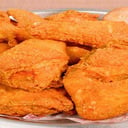 Foto de 1 pollo broaster+papa salada+patacon+salsas