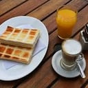 Foto de CAFE + 1 TOSTADO JYQ + JUGO