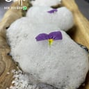 Foto de Ostra con ceviche de mango y aire de lima
