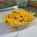 Foto de papas chicas con cheddar y verdeo