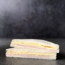Foto de Sandwich de miga jamon y queso medio