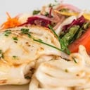 Foto de Sepia plancha con ensalada 