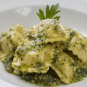 Foto de RAVIOLONES VERDES RELLENOS DE TRES QUESOS Y NUEZ