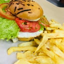 Foto de Hamburguesa full + fritas + gaseosa