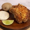 Foto de Porcion de Pollo Broaster con Arepa