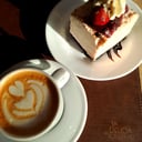 Foto de Bebida caliente + porción torta / tarta