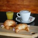 Foto de CAFE + 2 MEDIALUNAS JYQ + JUGO