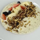 Foto de Avena con Granola de la casa & fruta 