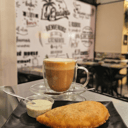 Foto de 1 cafe + 1 Empanada