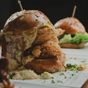 Foto de Hamburguesa de pollo crispy y coleslaw