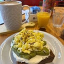 Foto de guacamole , huevo y queso crema 