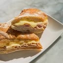 Foto de Tostado de Jamón y Queso en Pan de Masa Madre