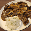Foto de Wok de ternera blanca con setas, bambú y arroz