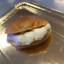 Foto de Media luna queso cabra con cebolla caramelizada
