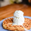Foto de Waffle de arequipe y helado 