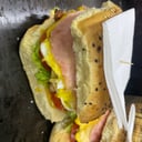 Foto de Hamburguesa doble carne con papas fritas