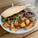 Foto de Sandwich de champignones, espinaca fresca y cebollas asadas (Vegano)