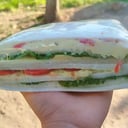 Foto de Sándwich de miga de Queso, Lechuga, Tomate y Huevo Tamaño grande
