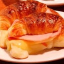 Foto de medialuna jamon y queso