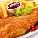 Foto de Milanesa de pollo acompañado con: puré de papas, papa frita o ensalada