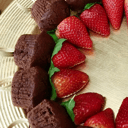 Foto de Pincho de brownie  y fresas