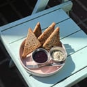 Foto de Tostadas con queso y mermelada