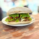 Foto de Sándwich Mechada Lechuga Tomate Palta