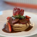 Foto de Pancake con Frutos Rojos y Chocolate