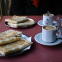 Foto de Combo 4: 2 cafe con leche + 1 carlito entero + soda (2 personas)