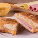 Foto de Tostado de jamón y queso con pan francés