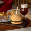 Foto de Hamburguesa Hampton smash con papas fritas o ensalada