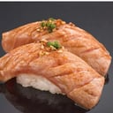 Foto de Nigiris de atún flambeado con grasa de wagyu