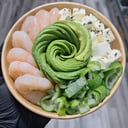 Foto de Camarón / Palta / Queso Crema / Cebollín / Arroz De Sushi