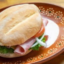 Foto de Torta Chilanga (Jamón, Salchicha, Pollo o Huevo). ¡Tu elijes!
