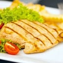 Foto de Pechuga Grillada Con Guarnicion