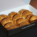 Foto de Caja grande x12 medialunas tradicionales
