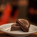 Foto de Alfajor negro con dulce de leche