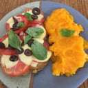 Foto de Milanesas CAPRESE / A LA PIZZA de Peceto, Pollo o Soja con guarnición